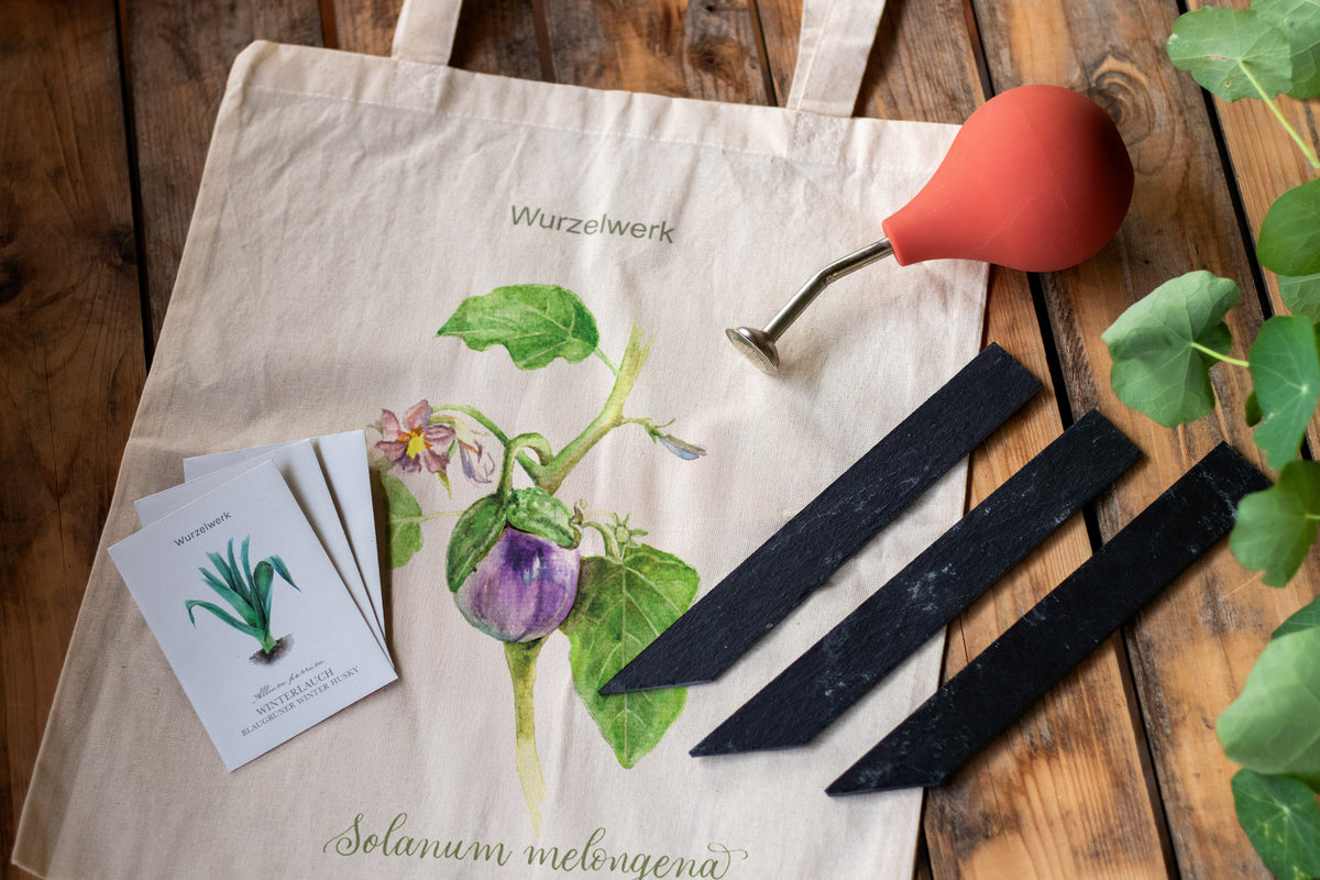 Kleines Geschenkset mit Jutebeutel, Ballbrause, Pflanzenschilder, Saatgut