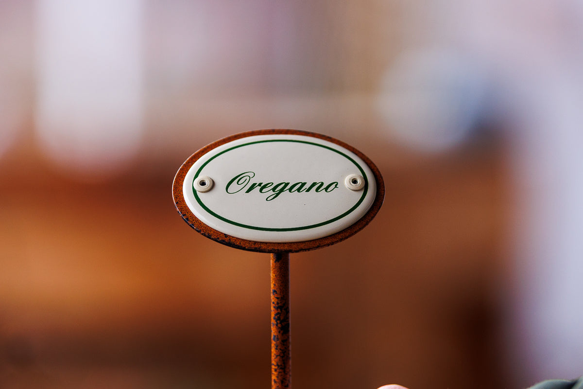 Kräuterschild "Oregano" im Detail