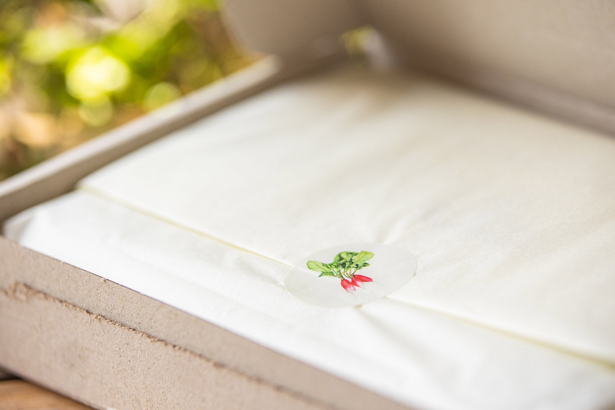 Saatgutbox, Verpackung von innen mit Seidenpapier und Sticker