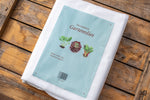 Gartenvlies in Verpackung auf Holztisch